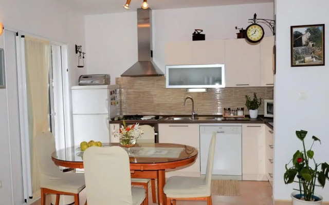 Remarkable 1-bed Apartment in Marina