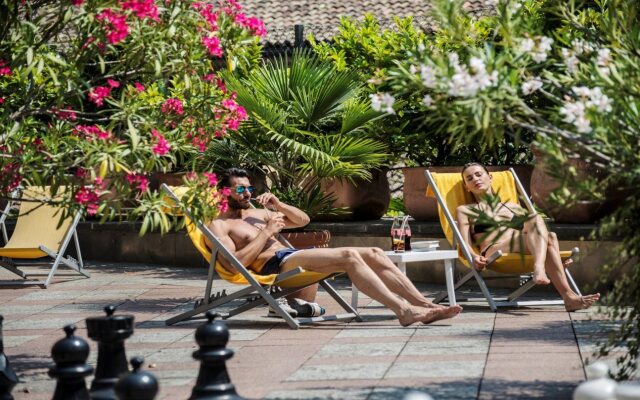 International au Lac Historic Lakeside Hotel