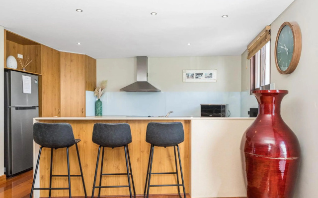 Byron Bay Accom Unit 5 21-25 Fletcher Street - A Seventh Summer – Guest Rooms – Byron Bay