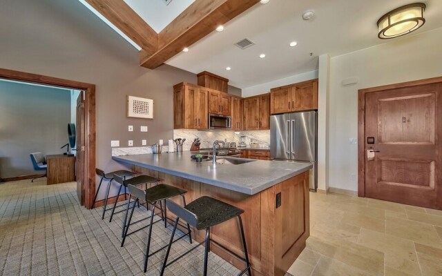 Luxury Residence - Gondola across the Street 2 Bedroom Condo by RedAwning