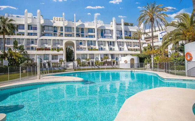 Marbella Pool House Gf55on sea Shore