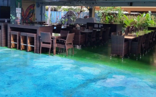 Waikiki Beachside Hostel
