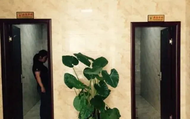 Xinyang Blue Moon Hotel