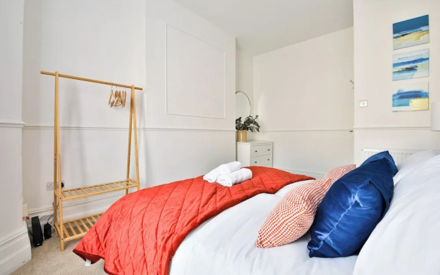 Beautifully Designed 2 Bed Apartment