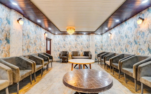 Fabhotel Dream Palace I