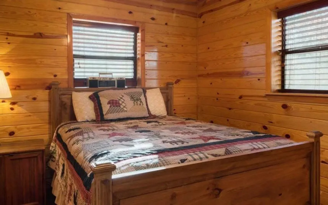 Shady Nook With Private Hot Tub and Minutes Away From Broken Bow Lake by Redawning