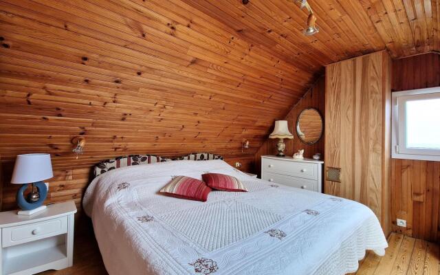 In Locquirec With 3 Bedrooms And 1 Bathrooms