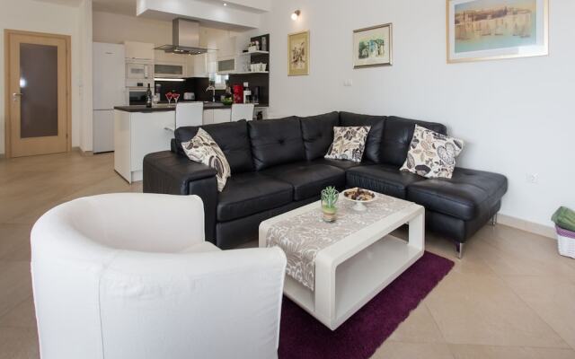 Spacious Villa in Vodice With Pool