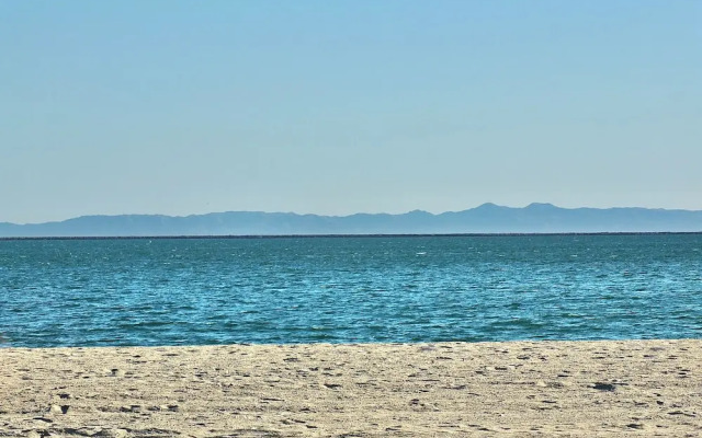 Beachside Sanctuary Lovely 3 BDR Steps to Ocean!