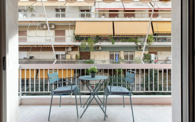 Cozyopolis - Timeless 3-BR in Athens