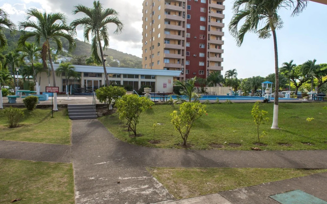 Deluxe Turtle Towers Apartments