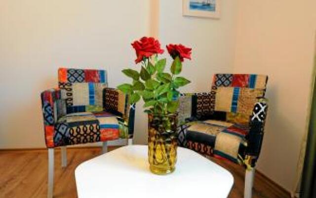 Vu-Dent Apartments