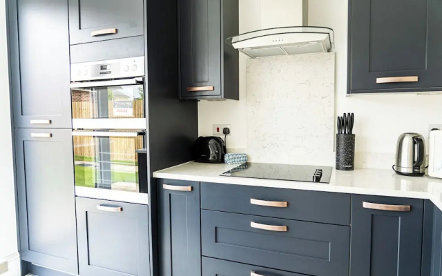 3 Bedroom 3.5 Bathroom House Chichester