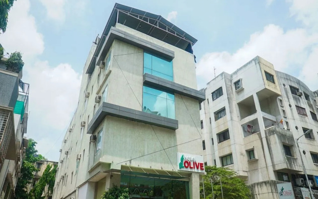 OYO Flagship 15614 Hotel Olive KEM Hospital