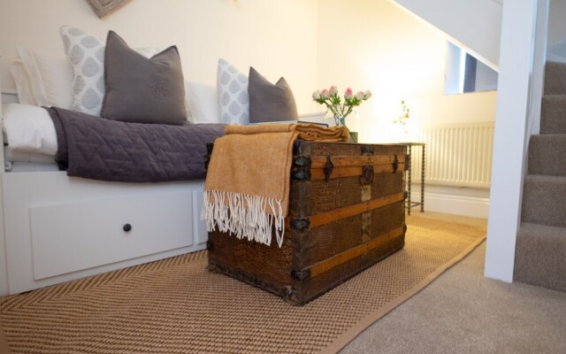 The Flat - Luxurious Apartment in Central Bridport