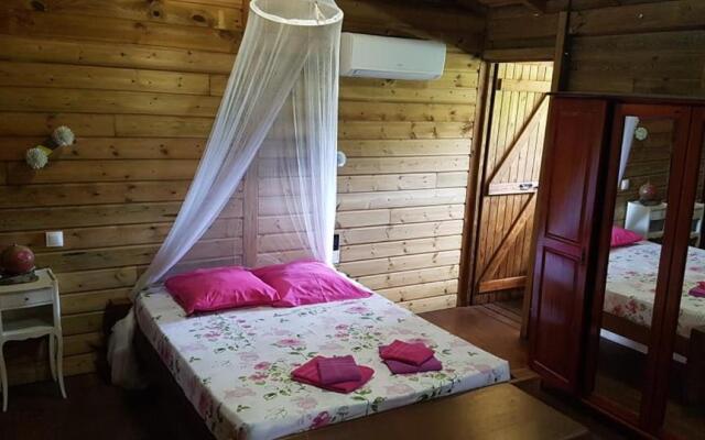 Gîtes Les Lodges des hauts de Deshaies bungalow Grenadine