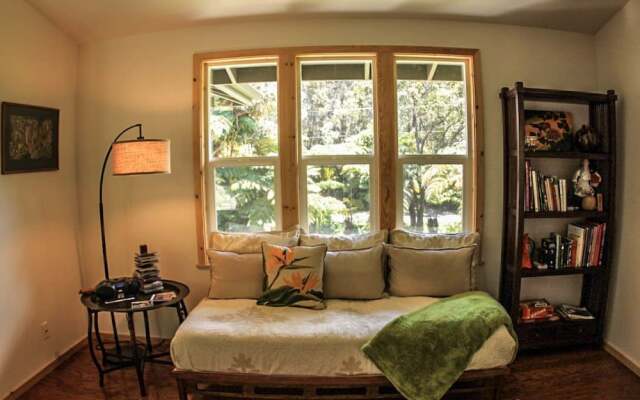 Hale OnaOna by Hawaii Volcano Vacations