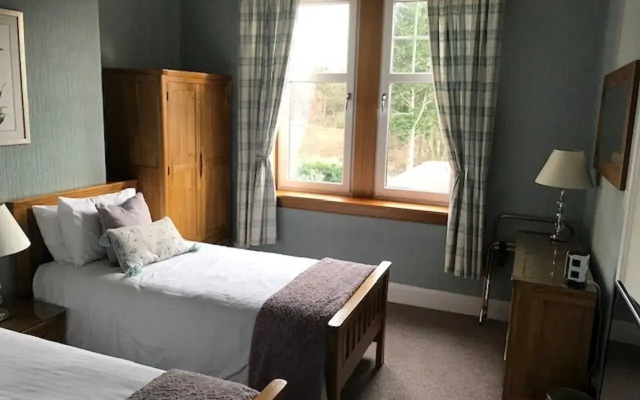 Pinewood Country House
