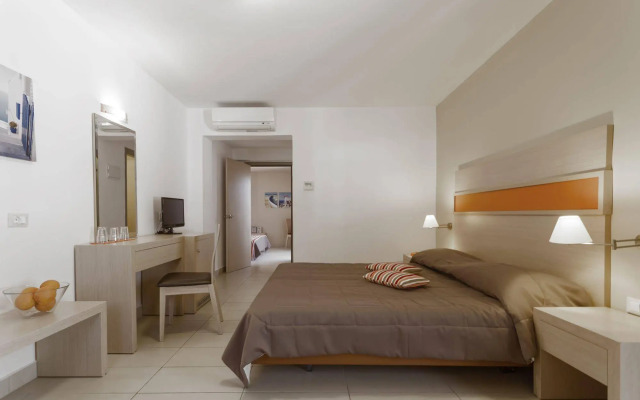 Lagomandra Beach & Suites