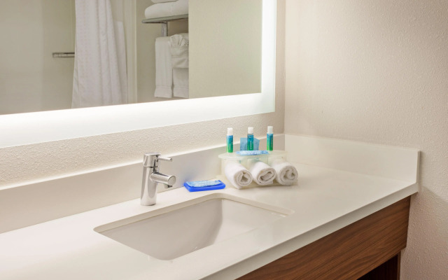 Holiday Inn Express & Suites Corona by IHG