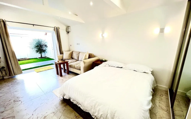 Stunning 1-bed Studio in Greenford