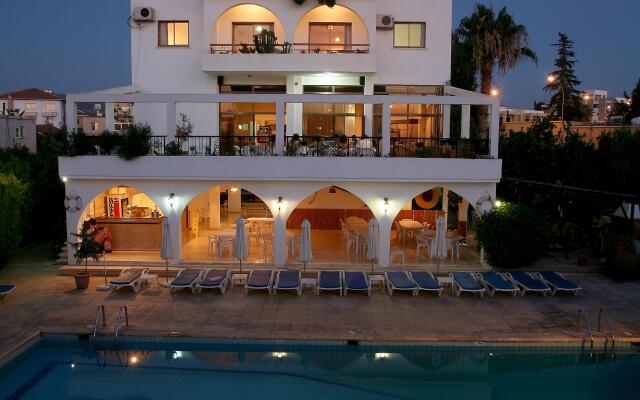 Stephanos Hotel Apts