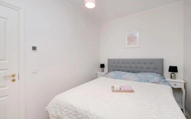 Modern quiet 2 bedroom apartment near City center
