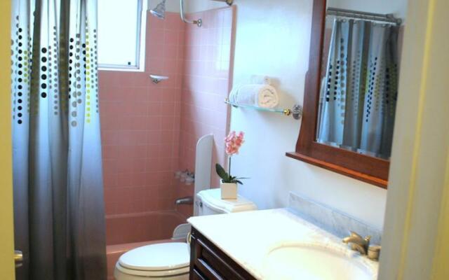 Downtown Chestnut Apartment