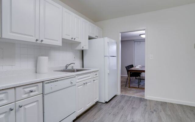 Beautiful  Apt At Crystal City With Gym