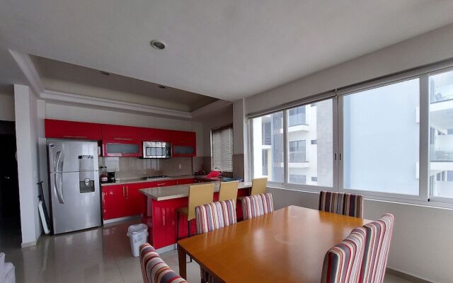 Condo con vista al mar en Torre 2501