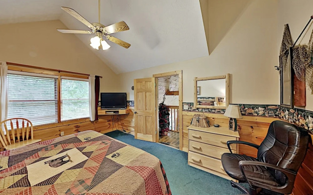 Bear Essentials 3 Bedroom Home by Redawning