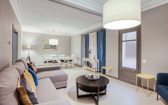 Lovely & Spacious 4bed Sleeps8 in BCN Center