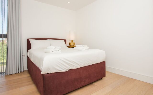 Three Bedroom Flat In Shoreditch With Large Balcony