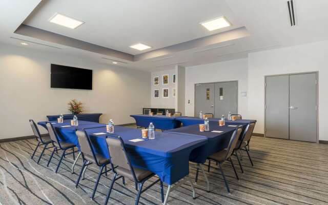 Comfort Inn & Suites