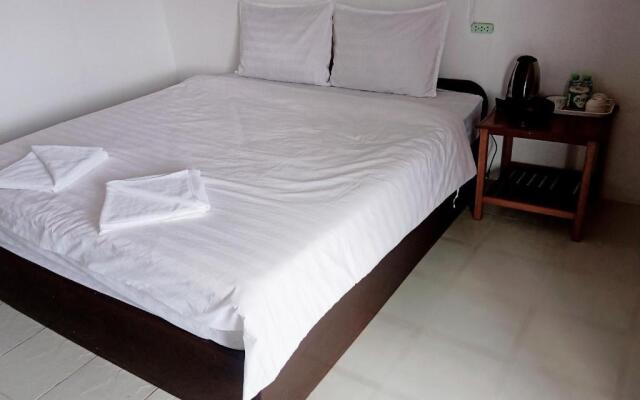Vang vieng Dior
