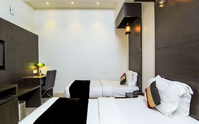 Capital O 28615 Hotel Crossroad