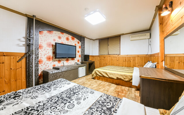 Buan Gyeokpo Chaeseok Resotel Oakville
