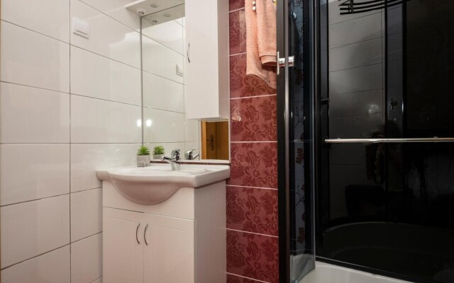 Amazing Apartment in Krvavica With Wifi