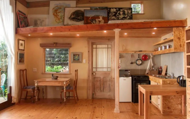 Quirky Eco-Friendly Artist Studio (Sea Views)