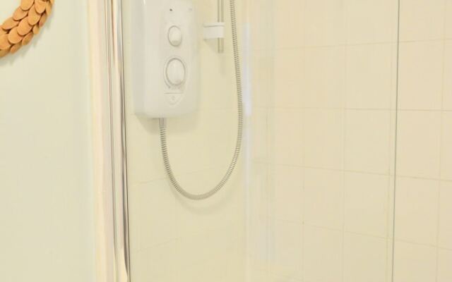 2 Bedroom Flat In Edinburgh