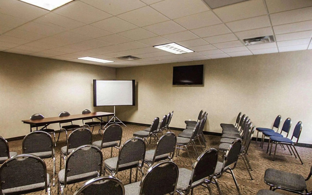 Quality Inn & Suites Fishkill South near I-84