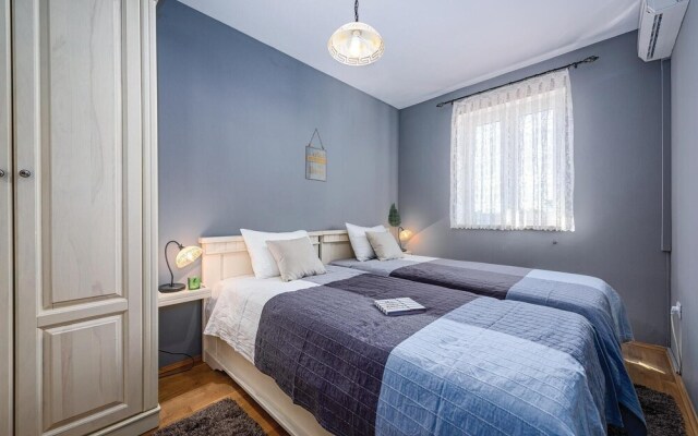 Nice Home in Lovrecica With Wifi and 3 Bedrooms