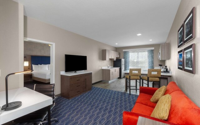 La Quinta Inn & Suites by Wyndham Houston Channelview