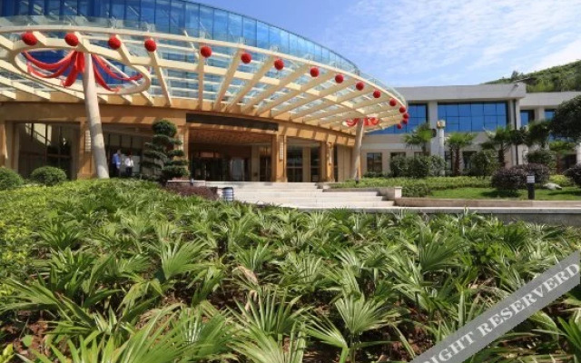 Menghu Holiday Hotel