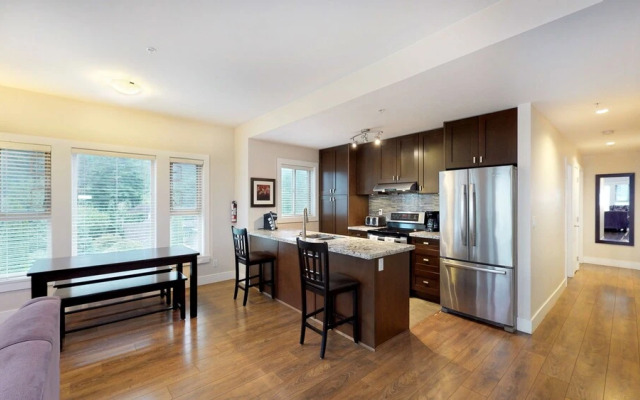 Harrison Lake View Suites