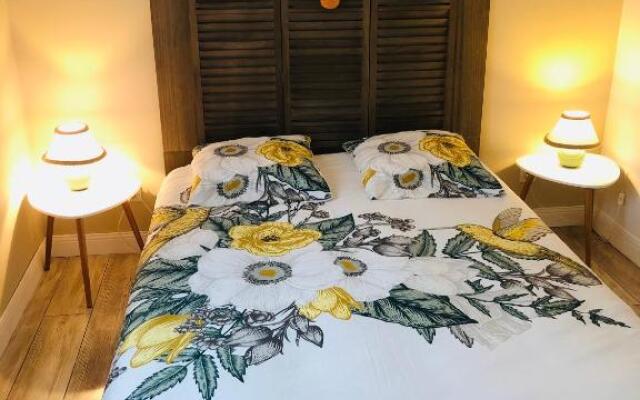 Villa piscine privée vallée châteaux Dordogne