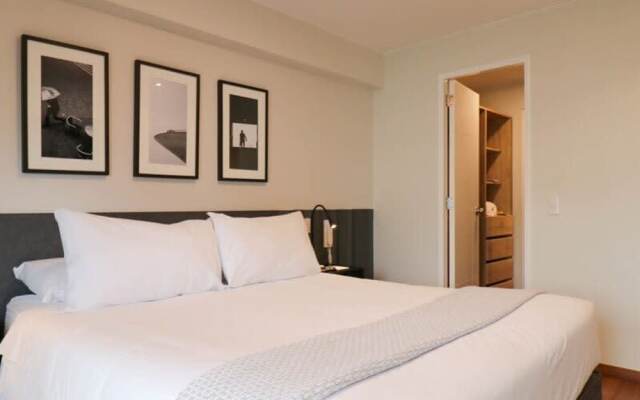 w Spectacular 1BR With Balcony in Miraflores