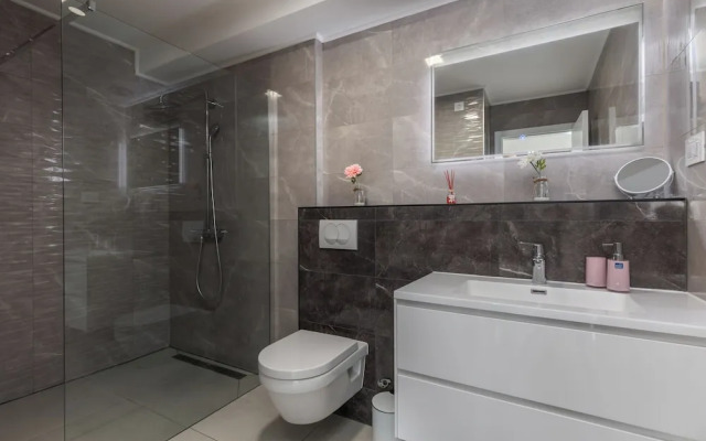 Spacious Pool Apartment Crikvenica