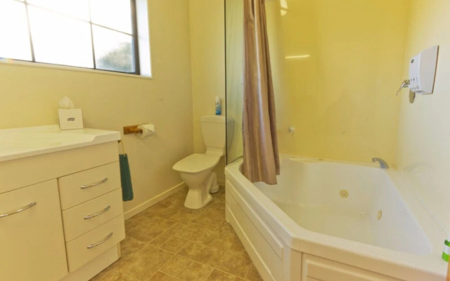 Arrow Motel Apartments