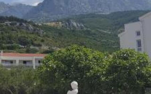 Apartmani Sutic & Restaurant San
